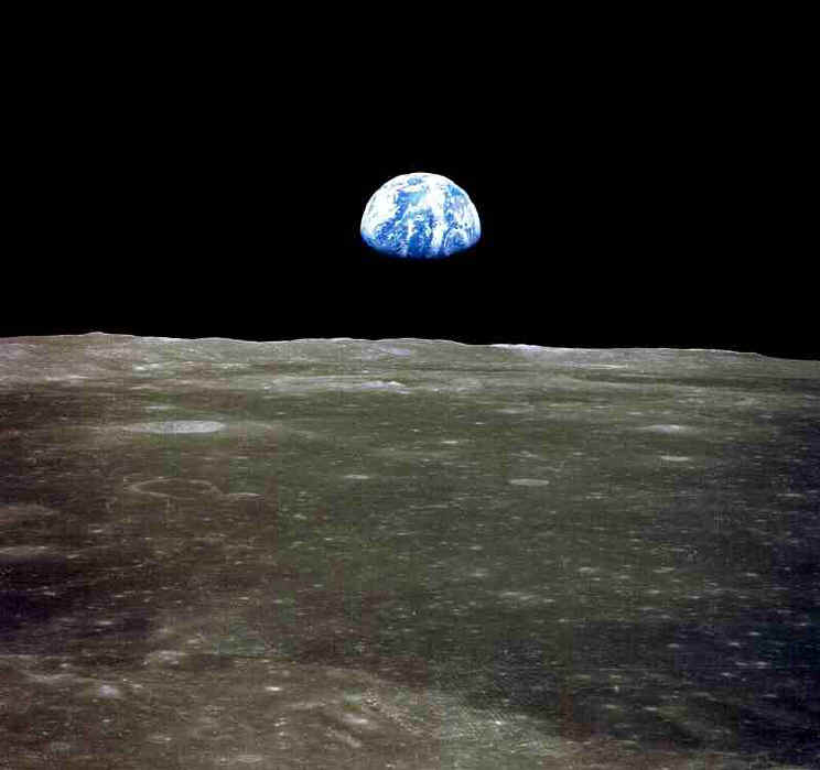 La Terra al tramonto vista dalla Luna (fonte NASA - Missione Apollo 11)